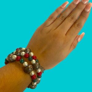 🎄RED GREEN WHITE‎ SLINKY BRACELET W/CHRISTMAS TREE CHARM